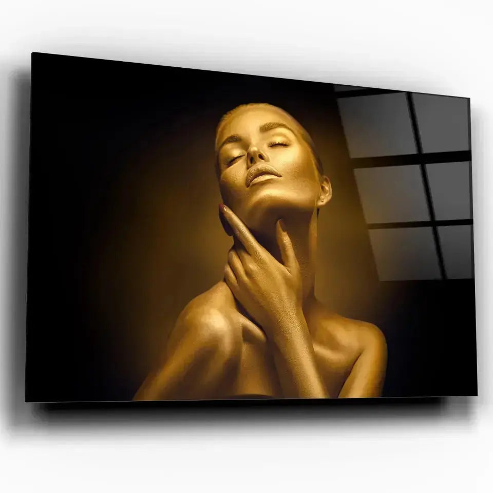 Tableau Femme Dorée à l'Or Fin en verre acrylique, vue inclinée sur fond blanc