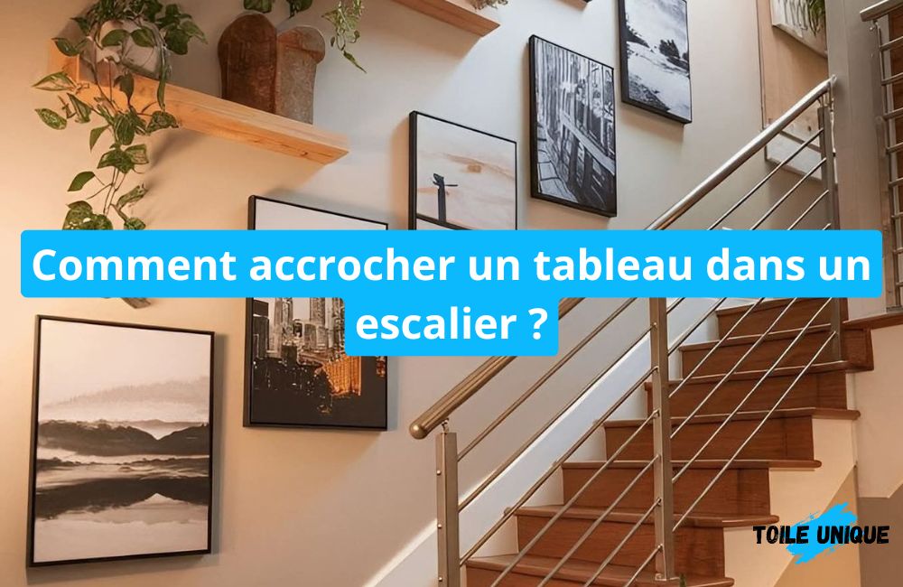 Tableaux encadrés accrochés le long d'un escalier, article sur comment accrocher un tableau dans un escalier