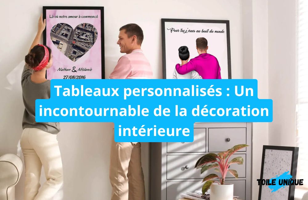 Couple accrochant un tableau personnalisé lieu de rencontre au mur, article sur les tableaux personnalisés en décoration intérieure
