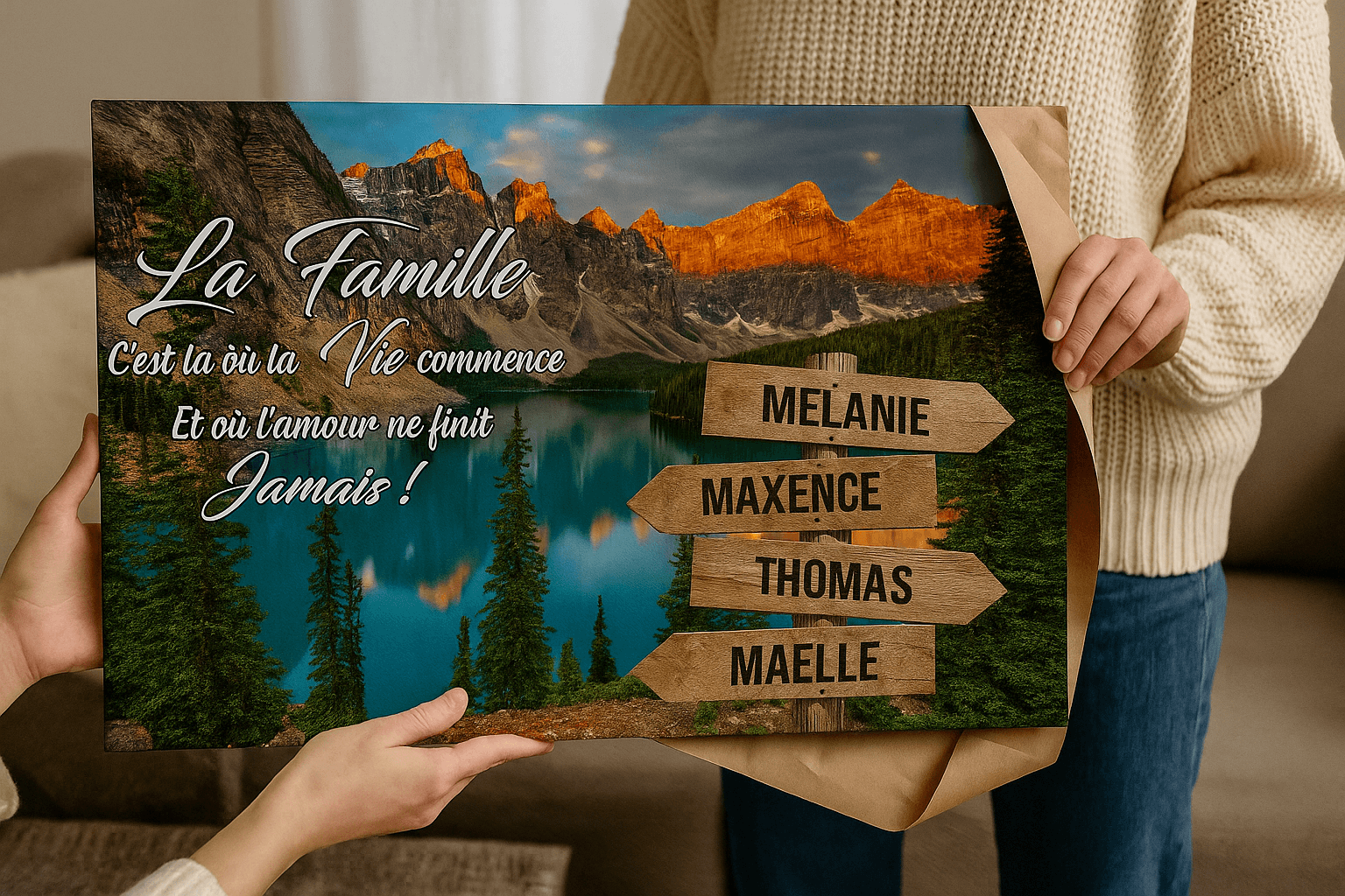 Personne offrant une toile personnalisée au format paysage 60x40 cm, imprimée sur toile tendue sans cadre, représentant un tableau prénoms, idée cadeau unique et décorative.