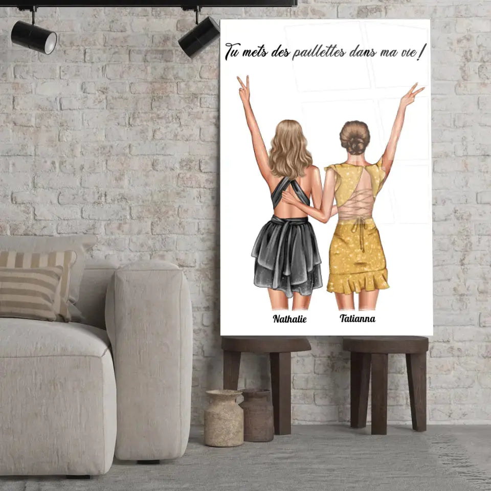 Affiche personnalisée couple de femmes accrochée au mur, salon canapé beige