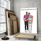Affiche personnalisée couple hommes posée au sol sur mur de briques rouges, variante
