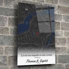 Affiche personnalisée lieu de rencontre dans un loft, mur de pierre grise, cadres empilés
