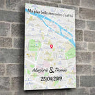Affiche personnalisée maps style cadre total dans un loft, mur de pierre grise, cadres empilés