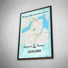 Affiche personnalisée maps style carré dans un cadre noir, inclinée