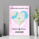 Affiche personnalisée maps style cœur posée sur un meuble, décoration avec vases
