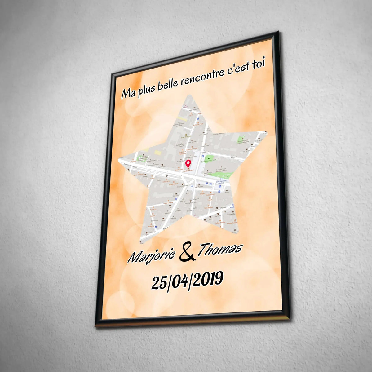 Affiche personnalisée maps style étoile dans un cadre noir, inclinée