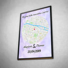 Affiche personnalisée maps style rond dans un cadre noir, inclinée