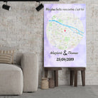 Affiche personnalisée maps style rond accrochée au mur, salon canapé beige