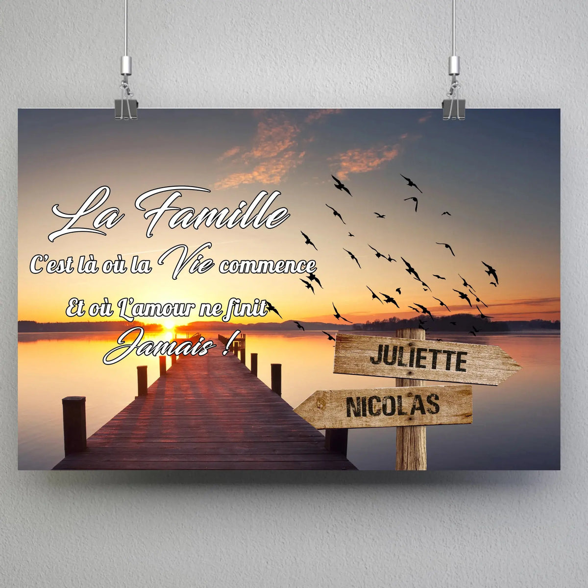 Affiche prénoms personnalisée ponton en bois, suspendue avec pinces