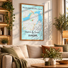 Grande affiche personnalisée maps style carré accrochée au mur, salon bibliothèque