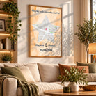 Grande affiche personnalisée maps style étoile accrochée au mur, salon bibliothèque
