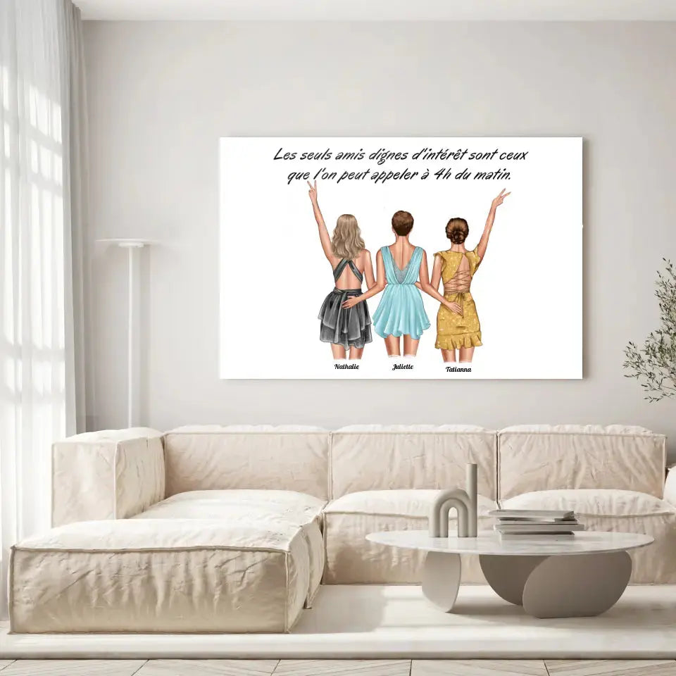 Grande toile personnages groupe de copines personnalisée accrochée au mur, salon lumineux