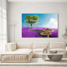 Grande toile prénoms personnalisée arbre cœur et champ violet accrochée au mur, salon lumineux