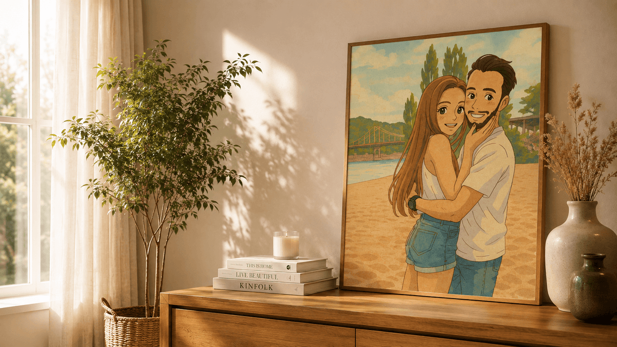 Portrait de couple personnalisé en illustration sur une plage, posé sur un meuble en bois