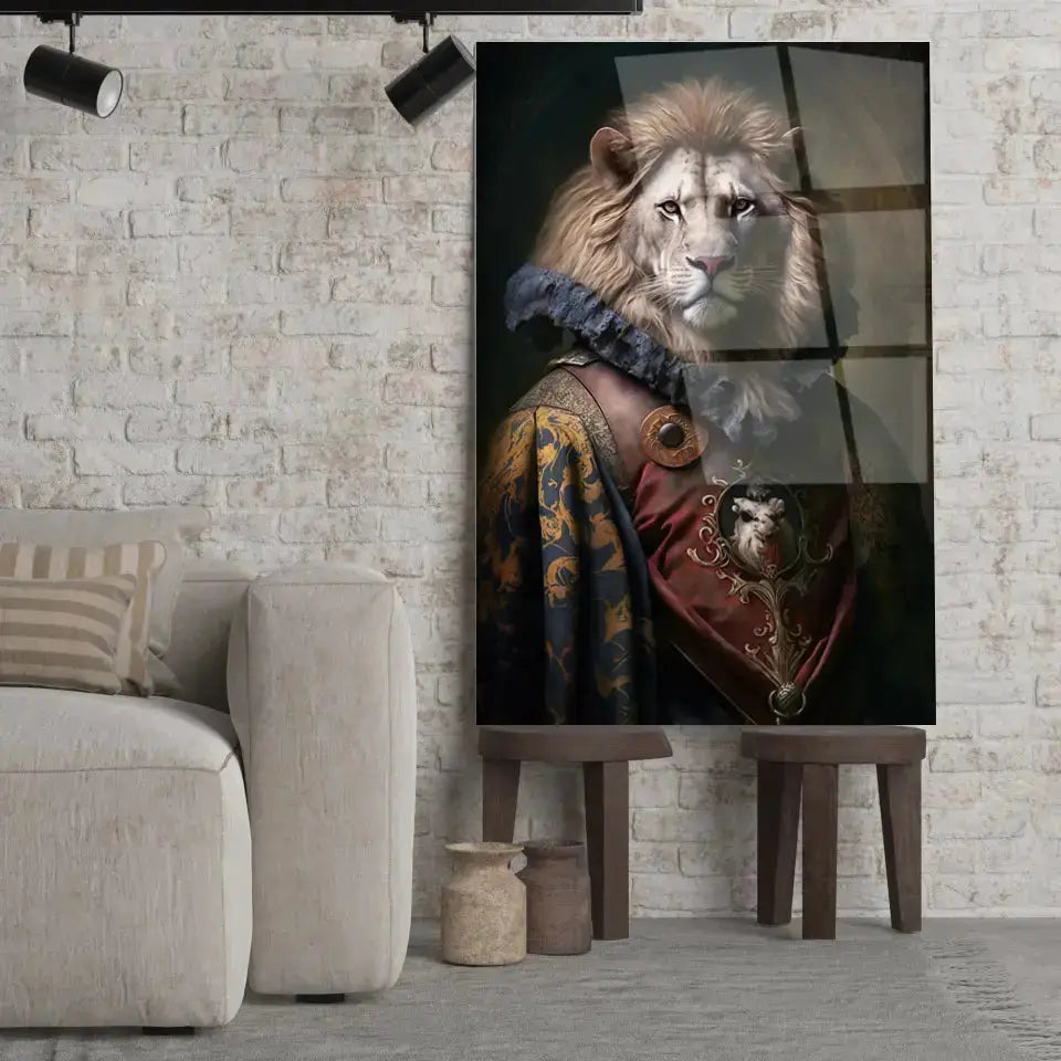 Tableau Aristocratique Lion Royal en Tenue d'Époque en verre acrylique, posé sur des tabourets devant un mur de briques