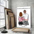 Tableau couple personnalisé homme et femme sur toile, posé devant des cadres empilés près d'une fenêtre