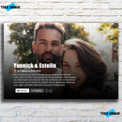 Tableau couple personnalisé affiche netflix romantique, vue de face sur mur de briques blanches