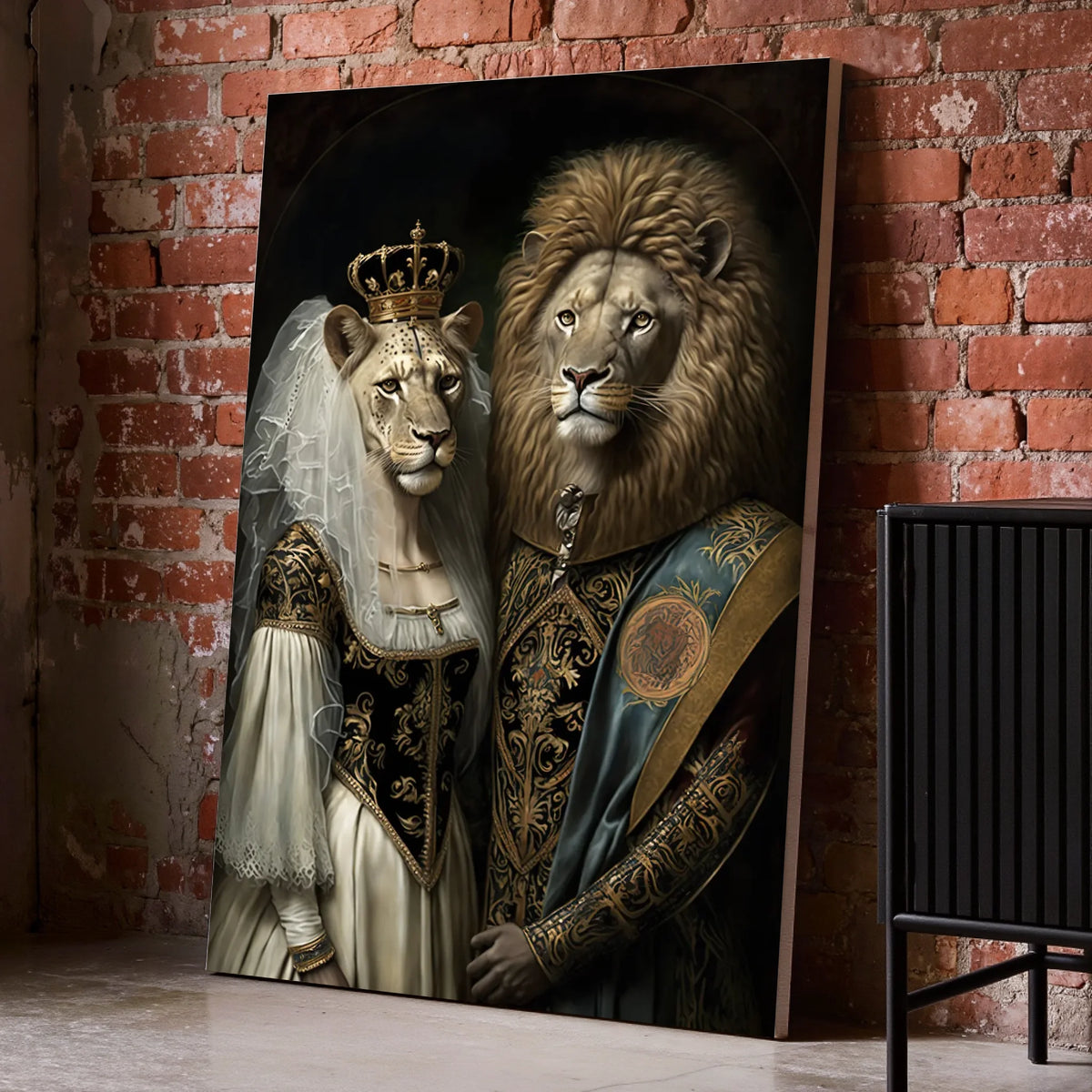 Tableau de Mariage Royal Lion et Lionne sur toile, posé au sol contre un mur de briques rouges