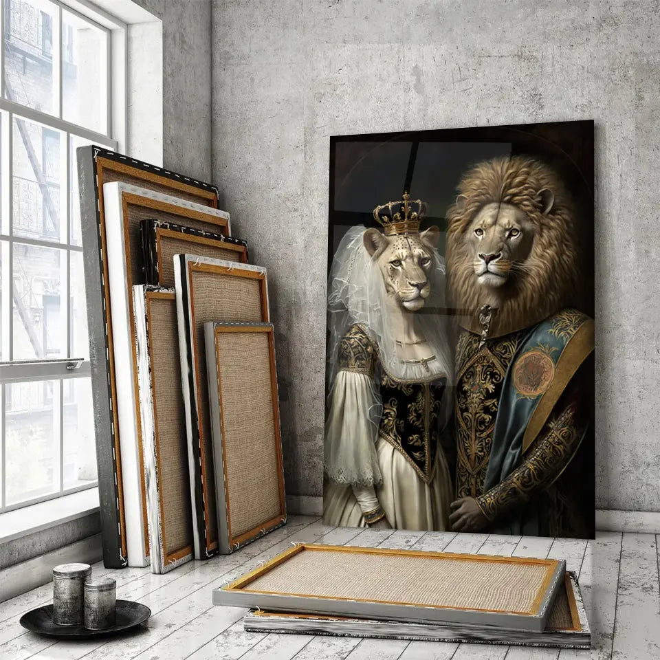 Tableau de Mariage Royal Lion et Lionne en verre acrylique, posé devant des cadres empilés