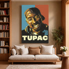 Tableau Décoratif 2Pac All Eyez On Me sur toile, accroché dans un salon avec bibliothèque