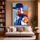 Tableau Décoratif 50Cent sur toile, accroché dans un salon avec bibliothèque