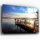 Tableau Décoratif Bateau Lac et Ponton en verre acrylique, vue inclinée sur fond blanc