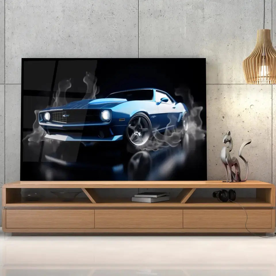 Tableau Décoratif Chevrolet Camaro 1969 en verre acrylique, posé sur un meuble TV en bois devant un mur en béton