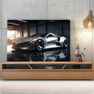 Tableau Décoratif Concept car sur toile, posée sur un meuble TV en bois devant un mur en béton