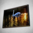 Tableau Décoratif Cygne en affiche dans un cadre noir, vue inclinée sur un mur gris