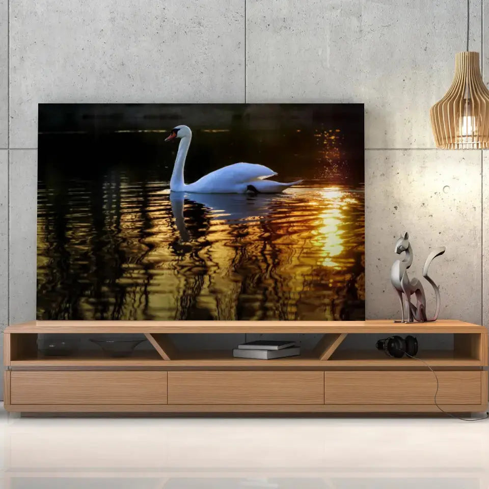 Tableau Décoratif Cygne sur toile, posée sur un meuble TV en bois devant un mur en béton