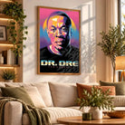 Tableau Décoratif Dr Dre en affiche encadrée bois dans un salon