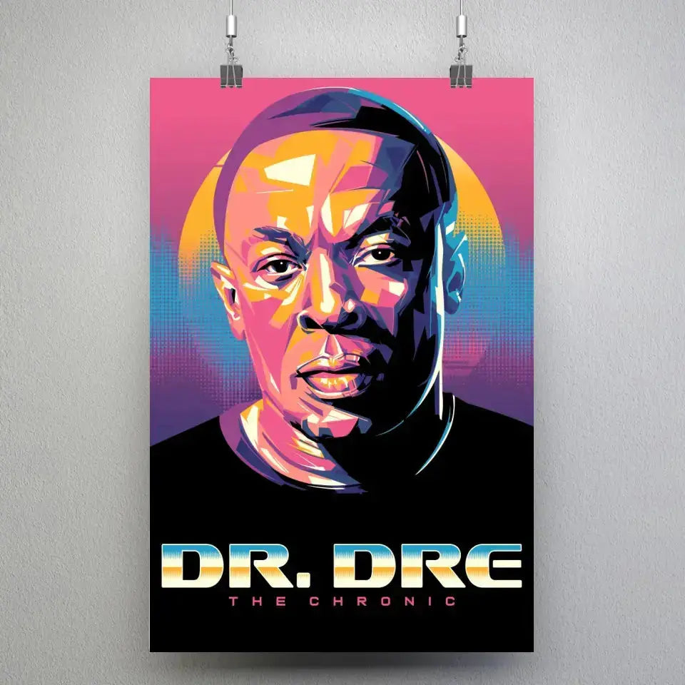 Tableau Décoratif Dr Dre en affiche suspendue par des pinces sur un mur gris