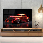 Tableau Décoratif Hot Road Flammes en verre acrylique, posé sur un meuble TV en bois devant un mur en béton