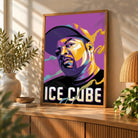 Tableau Décoratif Ice Cube en affiche encadrée bois sur un buffet