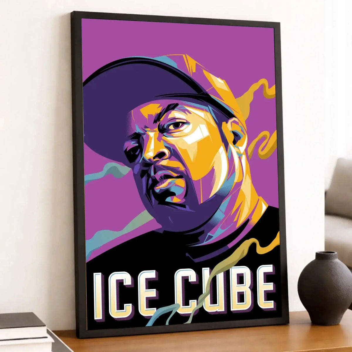 Tableau Décoratif Ice Cube en affiche encadrée noire sur une étagère
