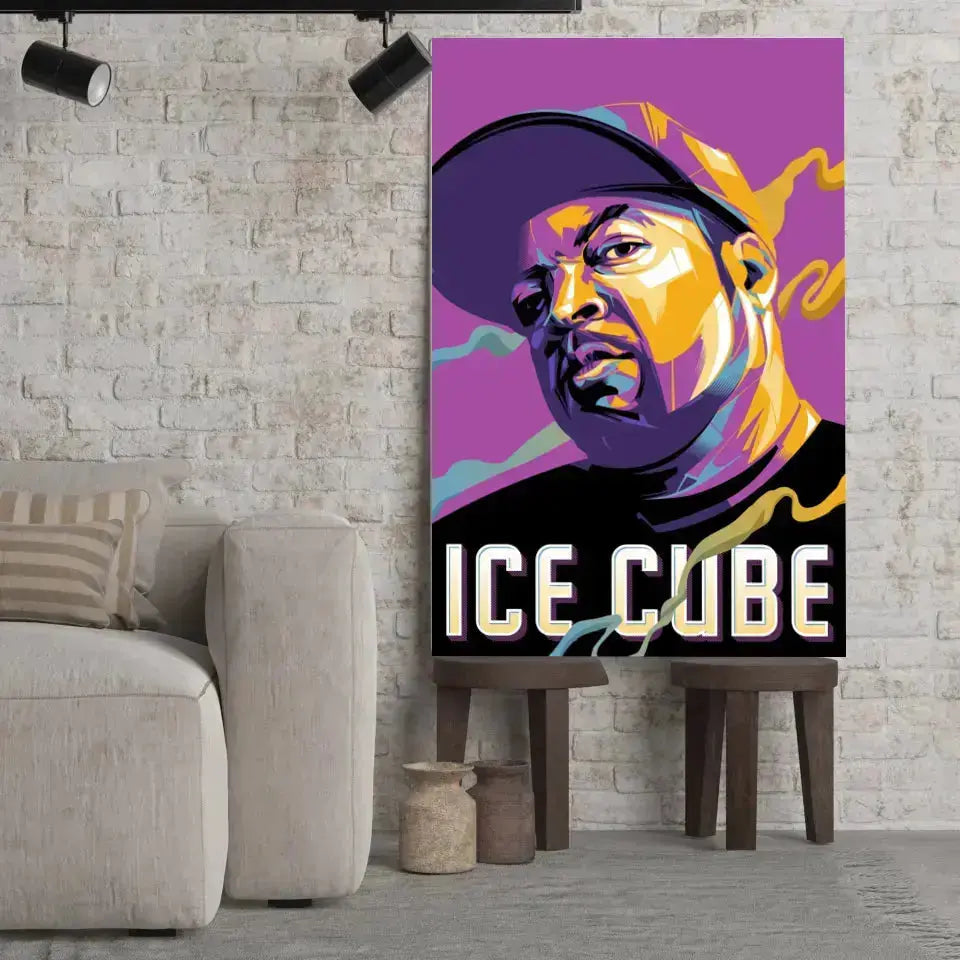 Tableau Décoratif Ice Cube sur toile, posé sur des tabourets devant un mur de briques