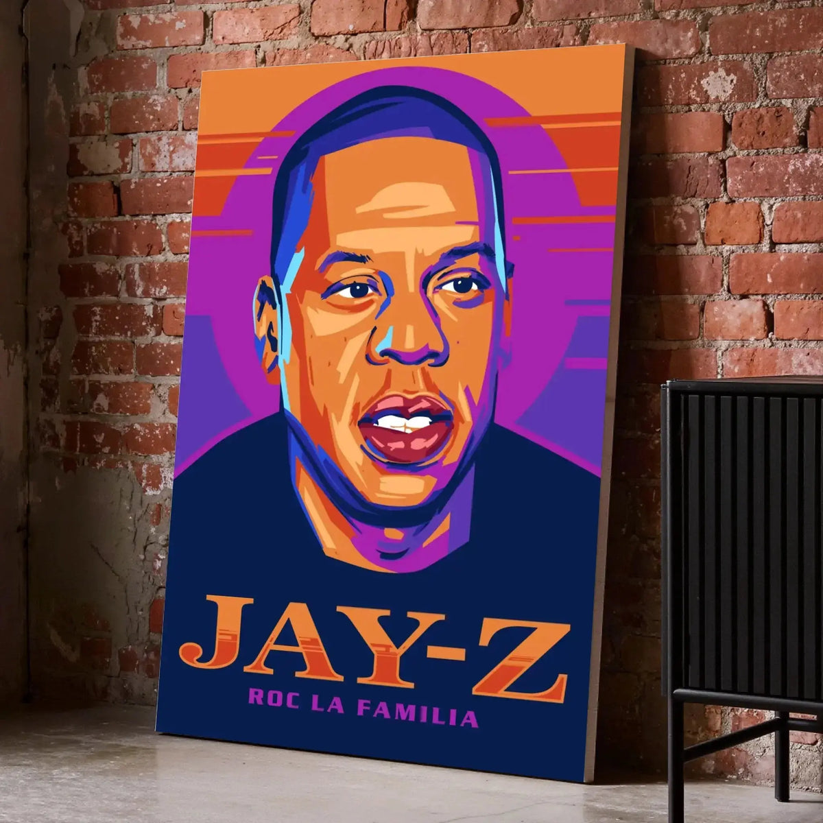 Tableau Décoratif Jay-Z sur toile, posé au sol contre un mur de briques rouges