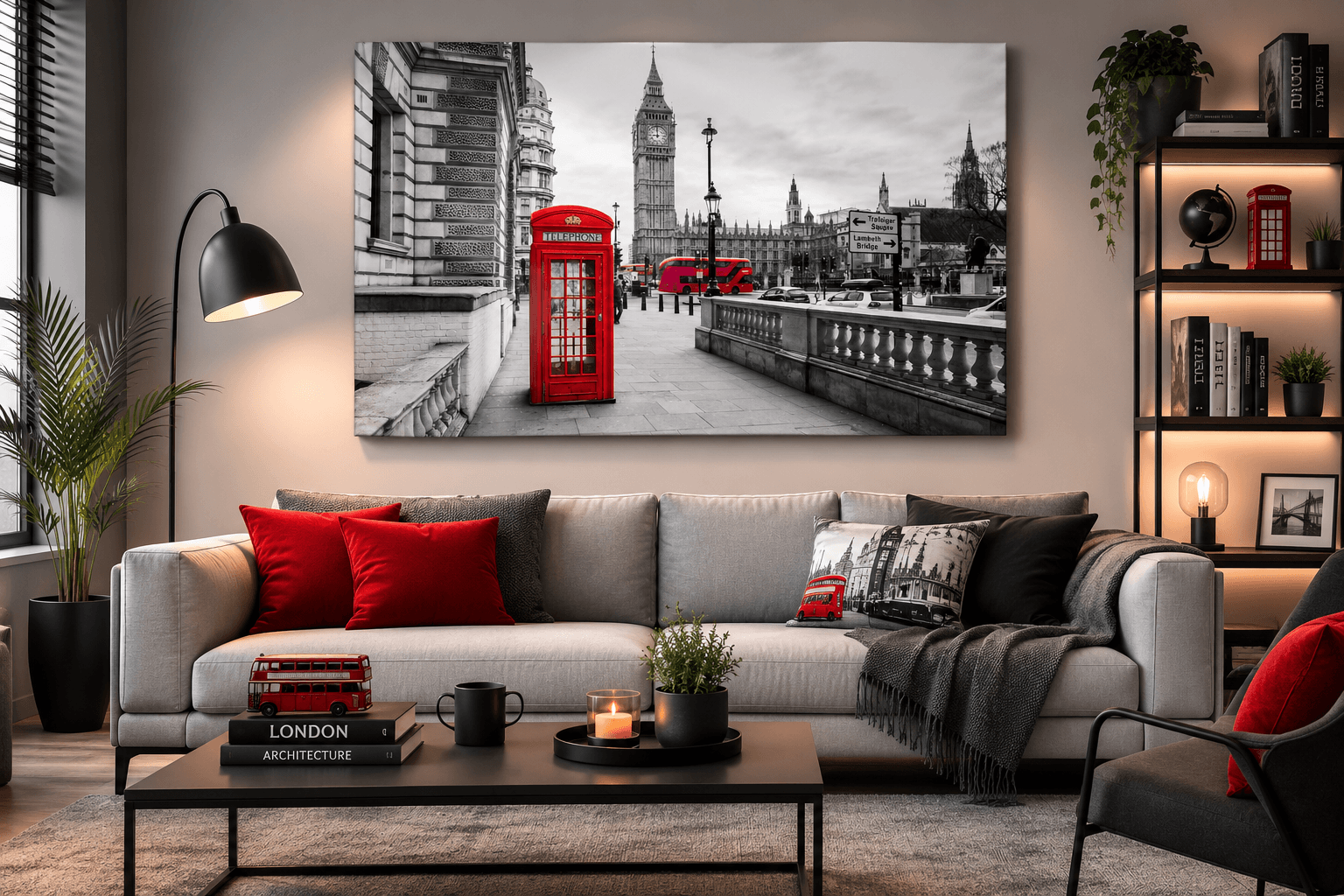 Tableau décoratif de Londres en noir et blanc avec cabine téléphonique rouge au-dessus d'un canapé gris