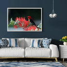 Tableau Décoratif Oiseau Myzomela en affiche encadrée dans un salon bleu nuit au-dessus d'un canapé blanc