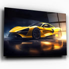 Tableau Décoratif Supercar Mc Claren en verre acrylique, vue inclinée sur fond blanc