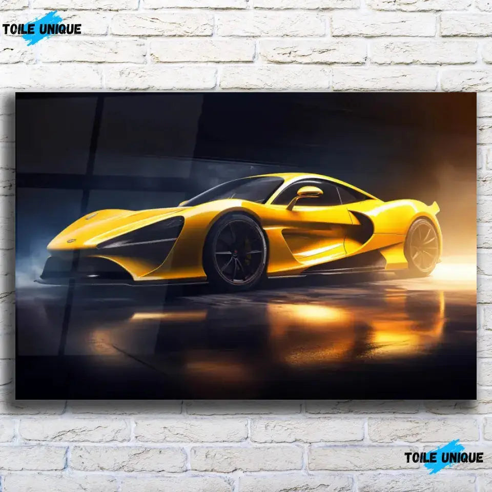 Tableau Décoratif Supercar Mc Claren en verre acrylique, vue de face sur un mur de briques blanches