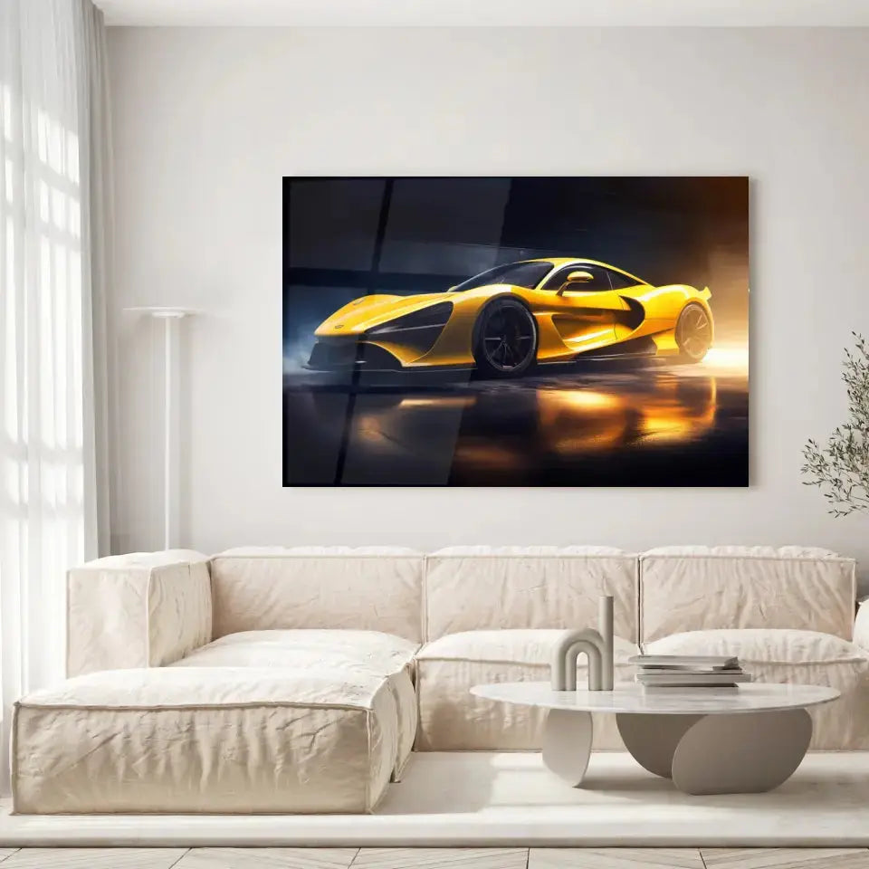 Tableau Décoratif Supercar Mc Claren en verre acrylique, accroché dans un salon lumineux au-dessus d'un canapé beige