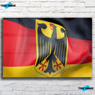 Tableau Drapeau Allemagne en verre acrylique, vue de face sur un mur de briques blanches