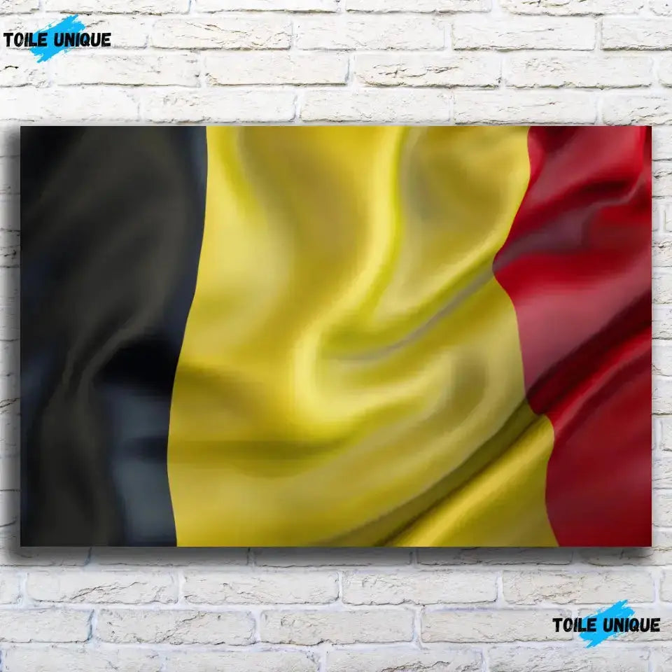 Tableau Drapeau Belgique sur toile, vue de face sur un mur de briques blanches