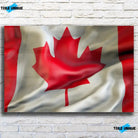 Tableau Drapeau Canada en verre acrylique, vue de face sur un mur de briques blanches