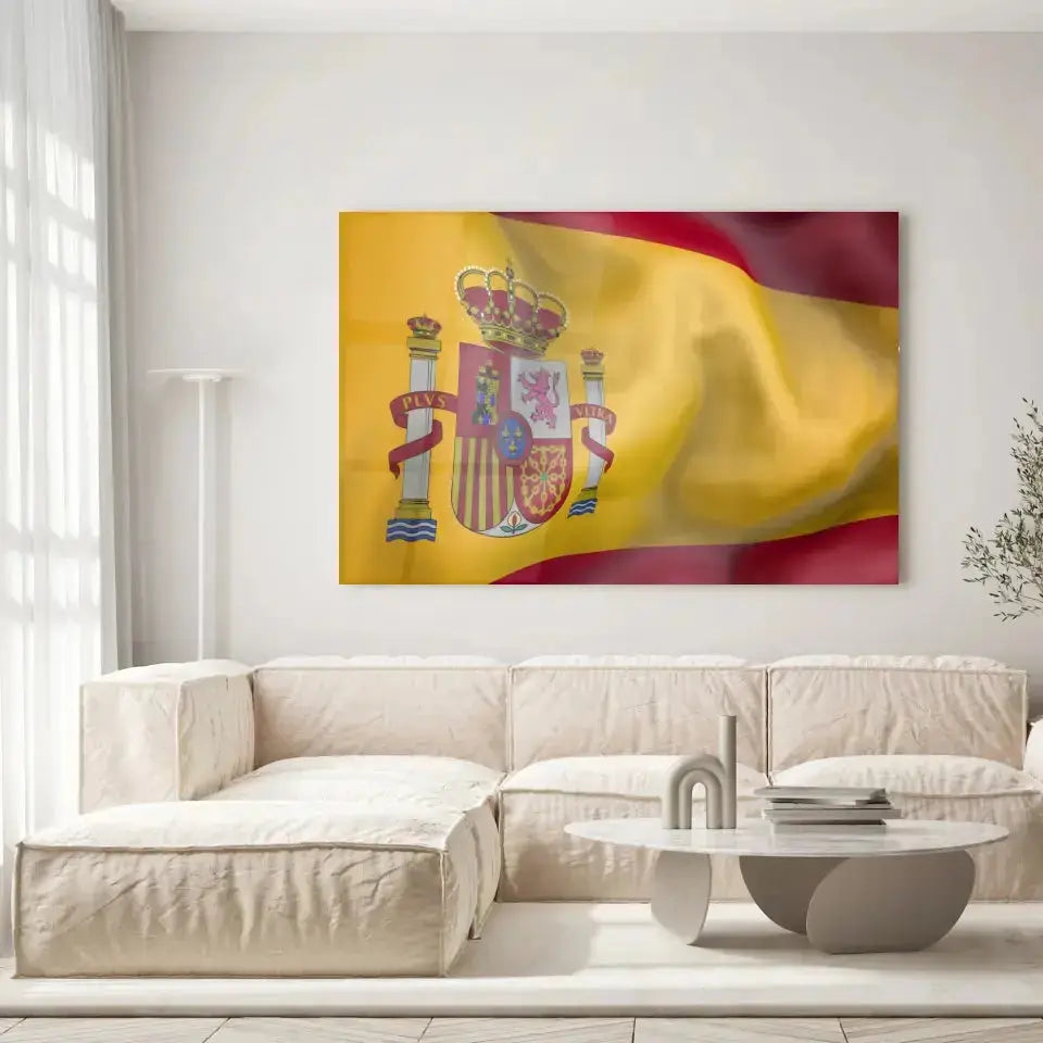 Tableau Drapeau Espagne en verre acrylique, accroché dans un salon lumineux au-dessus d'un canapé beige