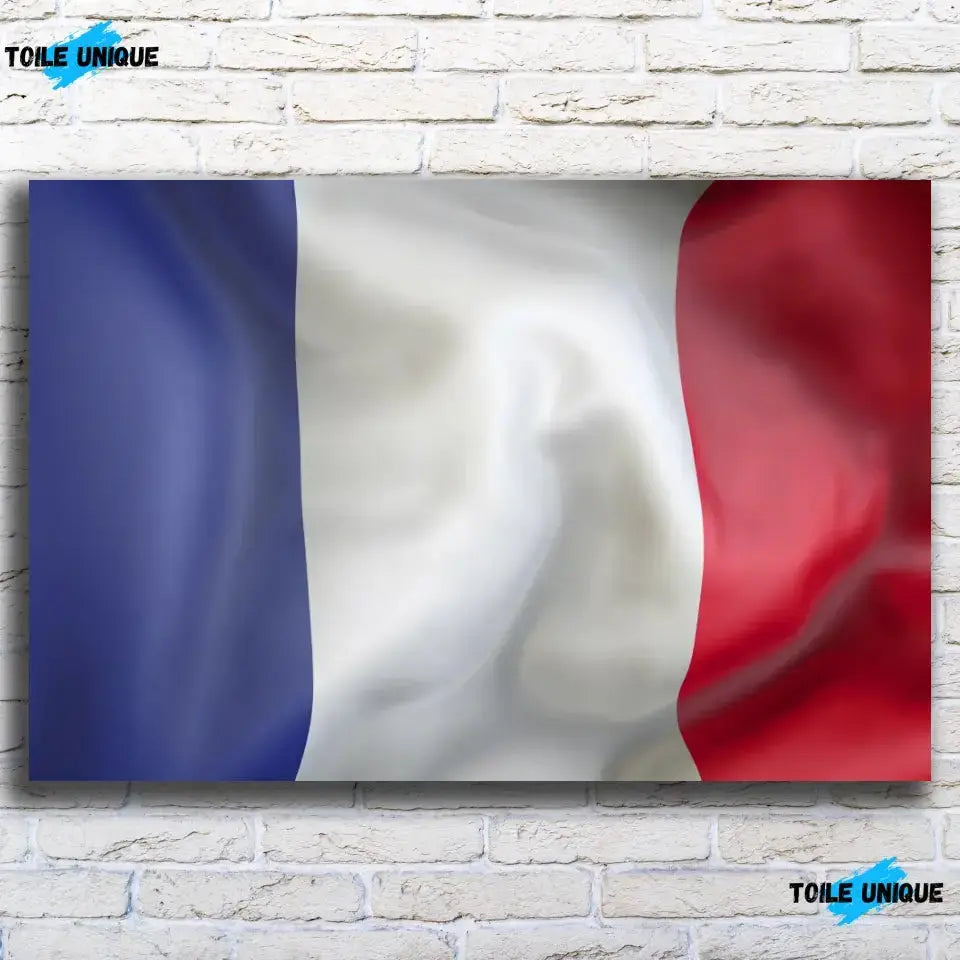 Tableau Drapeau France sur toile, vue de face sur un mur de briques blanches