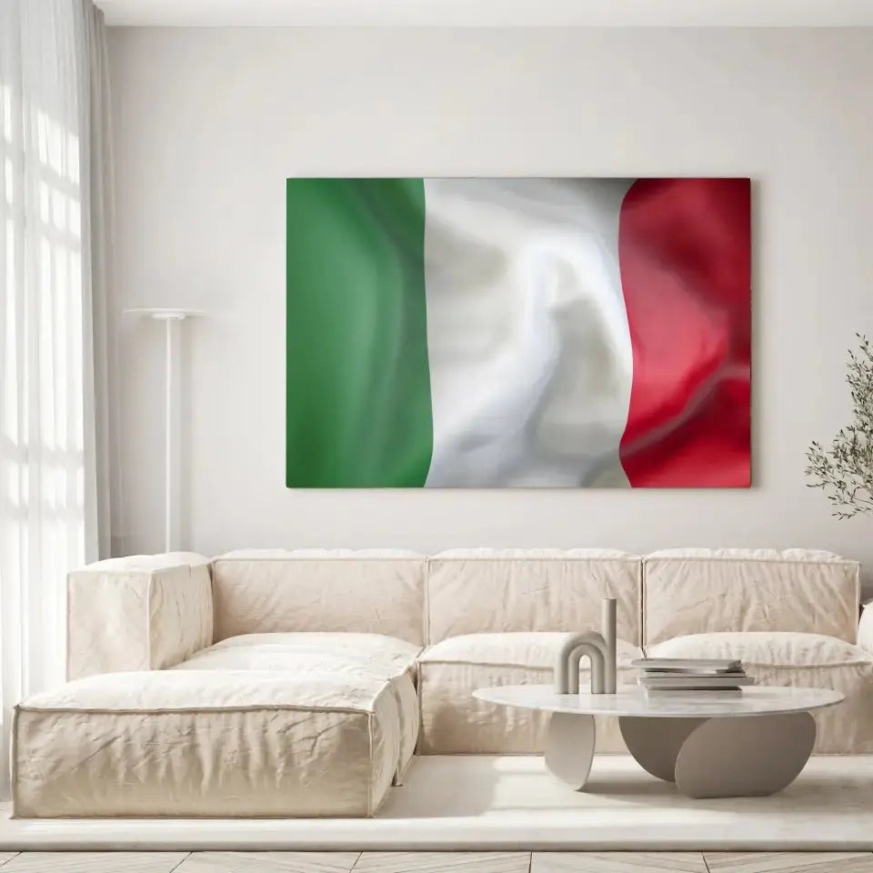 Tableau Drapeau Italie sur toile, accrochée dans un salon lumineux au-dessus d'un canapé beige
