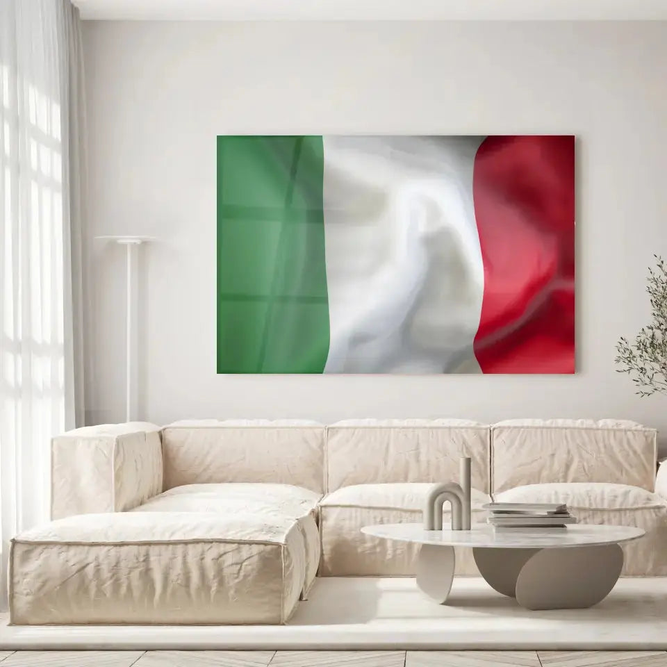 Tableau Drapeau Italie en verre acrylique, accroché dans un salon lumineux au-dessus d'un canapé beige